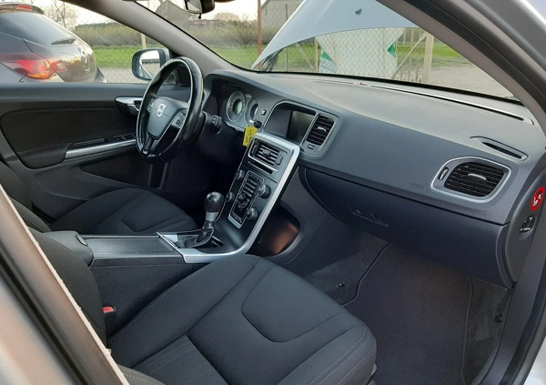 Volvo V60 cena 26900 przebieg: 217730, rok produkcji 2011 z Opatów małe 277